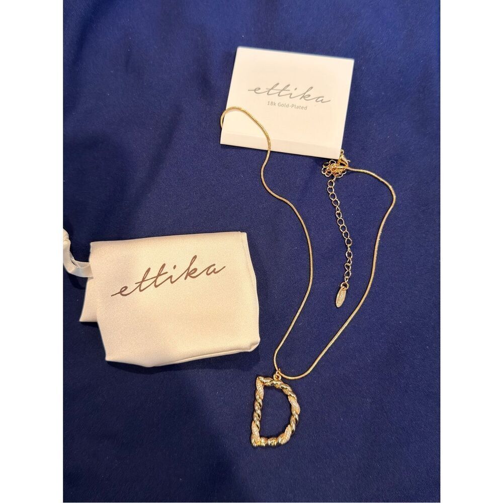 ettika Gold Twisted 'D' Pendant Necklace